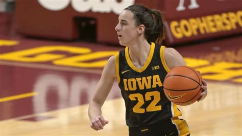 Iowa’s Caitlin Clark declares for the 2024 WNBA Draft | CNN