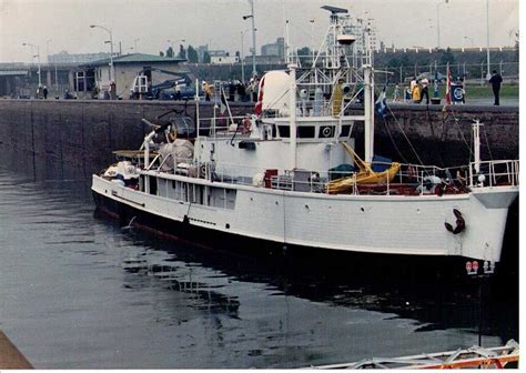 The oceanographer Jacques-Yves Cousteau ship's Calypso in St. Lambert Lock in 1982. | Calypso ...