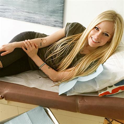 Avril Lavigne Shares Lyme Disease Update, Pictures : People.com