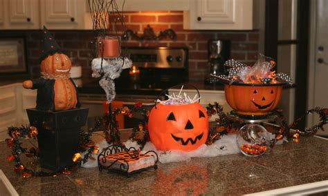 10 Creepy Decorations for a Frightening Halloween Kitchen