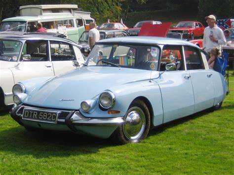 File:Citroen DS 19 series 2.JPG