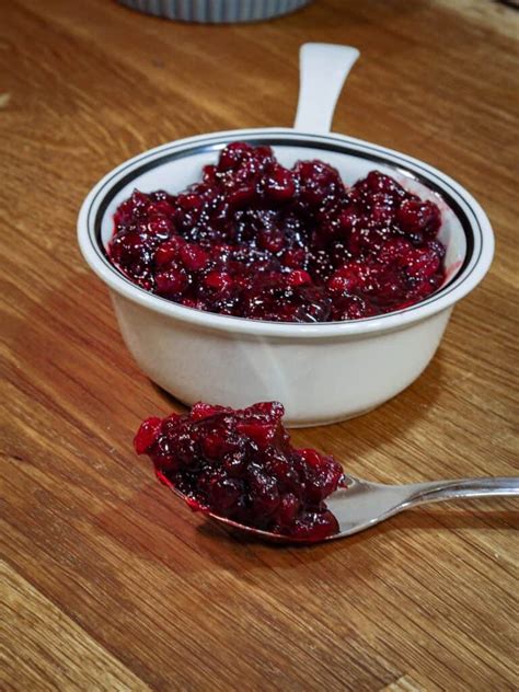 Puolukkahillo: Delicious Finnish Lingonberry Jam Recipe