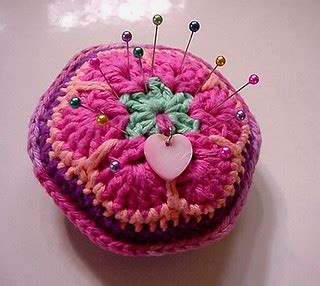 AFRICAN FLOWER pincushion with long pearlized pins | Flickr