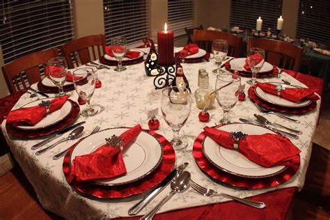 40 Christmas Dinner Table Decoration Ideas - All About Christmas