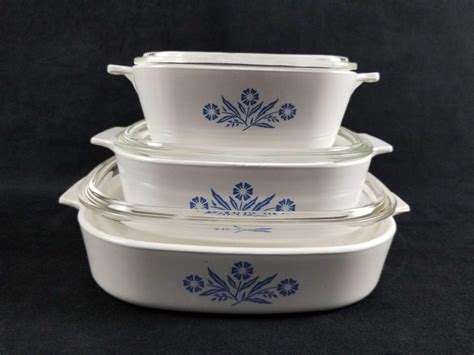 Sold at Auction: 3 Vintage PYREX Corning Ware Dishes with Blue Corn Flowers Design