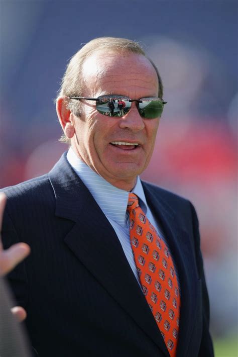 Pat Bowlen on the field – Denver Broncos History