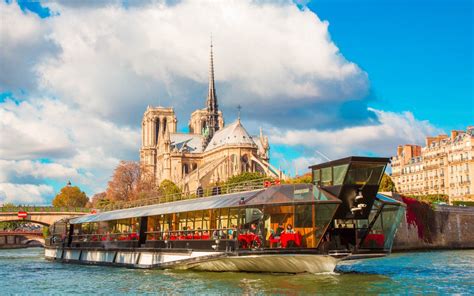 Bateaux Mouches Late Evening Seine River Dinner Cruise With Live Music