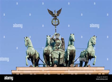 Deutschland Berlin Symbol Brandenburger Tor Quadriga Statue des Reiters Statue Ost West ...