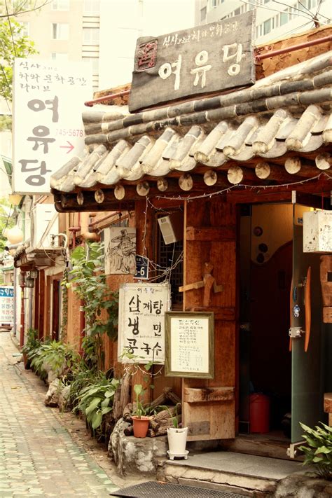 Old doorway in Insadong, Seoul Love Insadong; the shops, the cafes, the food and the people ...