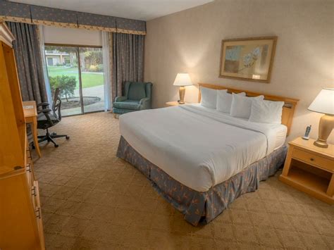 Fresno Hotel Accommodations | Suites & Rooms Near Fresno Airport