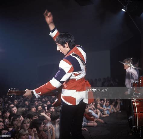 Photo of Pete TOWNSHEND and The Who; Pete Townshend performing live... | Pete townshend, John ...