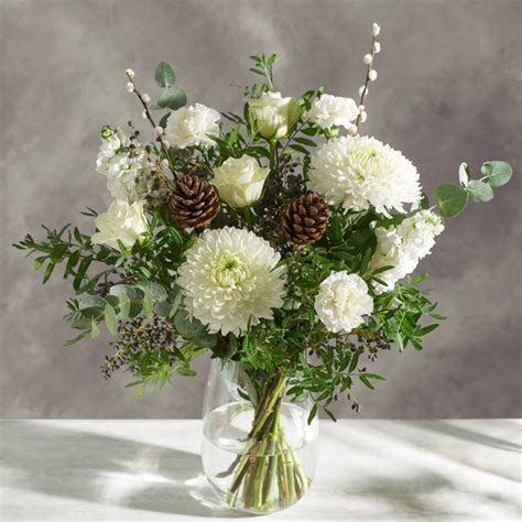 Celebrate the first month of the year with your loved ones with this January bouquet of the ...