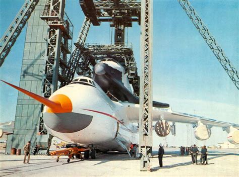 Ritrovato in Russia modello in legno del Buran, lo shuttle sovietico ...