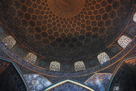 Isfahan : Sheikh Lotfollah mosque is one of the architectural masterpieces of Safavid Iranian ...