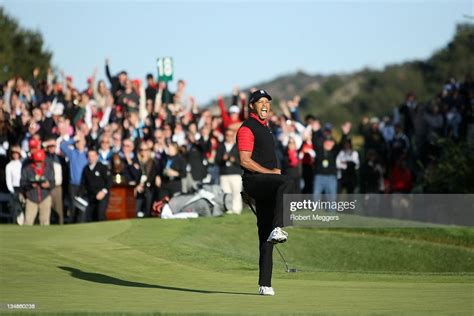 Tiger Woods celebrates after his birdie putt on the 18th hole to win ...