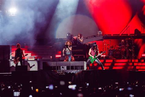 Social Media at a Guns N’ Roses concert: Where to strategically place ...