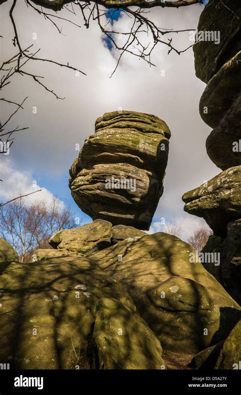 Precariously balanced rocks hi-res stock photography and images - Alamy