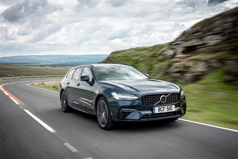 Volvo V90 Hybrid Review 2025 | Drive, Specs & Pricing | Carwow