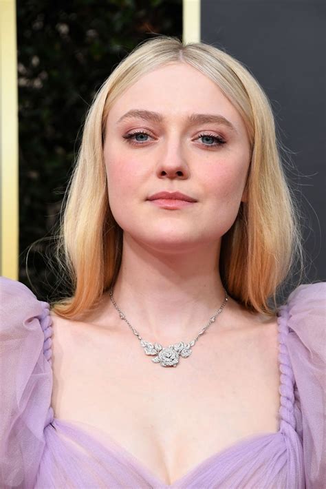 Red Carpet Dresses: Dakota Fanning - Golden Globe Awards 2020