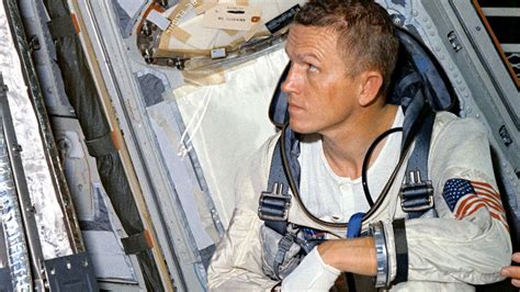 Frank Borman: Commander of first Apollo mission to the moon dies at 95 ...