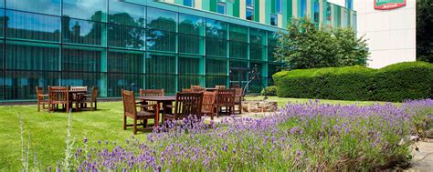 Hotel near London Gatwick Airport (LGW) | Courtyard London Gatwick Airport