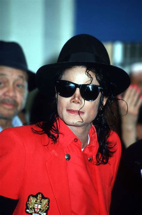 35 Years After Thriller, Michael Jackson’s Iconic Sunglasses Get a ...