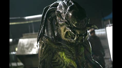 Aliens vs Predator Requiem Sculpting Pred-Alien - YouTube