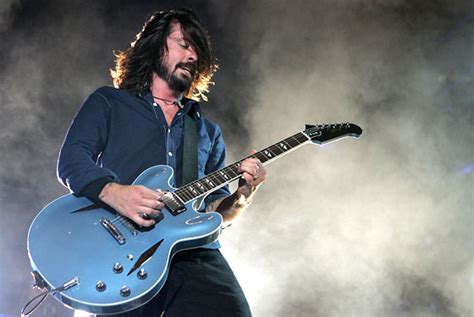 Magazine Highlight: Dave Grohl Guitar