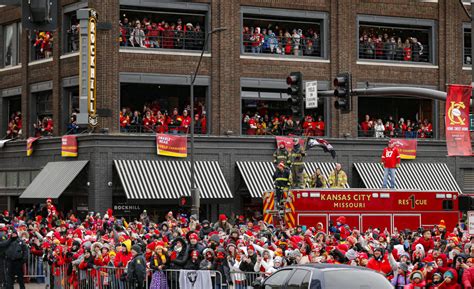 NFL World Reacts To Chiefs Parade Crowd Photos - The Spun