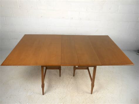 Mid-Century Modern Drop-Leaf Table For Sale at 1stDibs