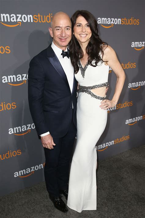 Jeff Bezos' wife set to become the richest woman in the world after divorce settlement | MEAWW