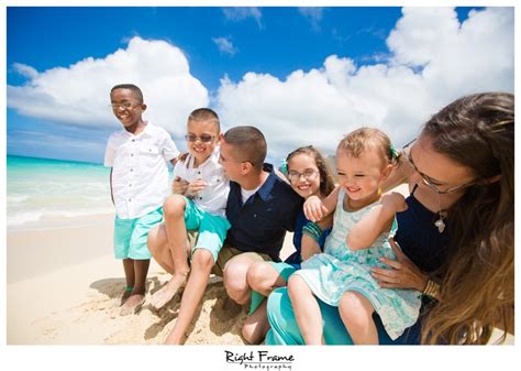 Hawaii Family Pictures at the Beach | Oahu Family Photographer in Honolulu