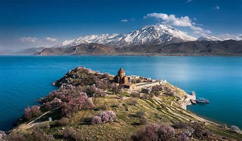 The Largest Natural Lakes In Turkey - WorldAtlas