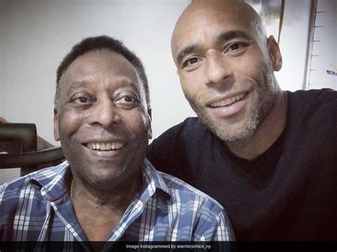 Pele's Family Gather At Brazil Legend's Hospital On Christmas Eve. See Pic - RB Webcity