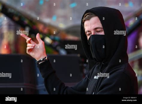 Dj Alan Walker live im tomorrowland Electronic Dance Music Festival Stockfotografie - Alamy