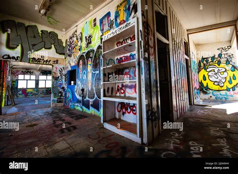 Abandoned Gas Service Station Graffiti Stock Photo - Alamy