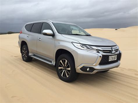 2016 Mitsubishi Pajero Sport | Cars Exclusive Videos and Photos Updates