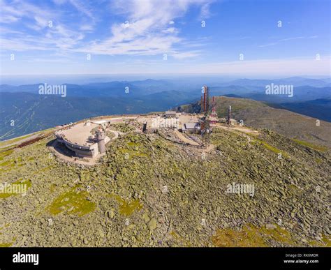 Mount Washington summit top view in summer, including the observatory, New Hampshire, USA Stock ...