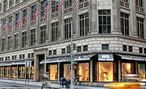 Saks Fifth Avenue - Clothing store in New York | YourShoppingMap.com