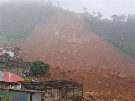 Sierra Leone mudslides in Freetown leave hundreds dead and buried under mud - CBS News