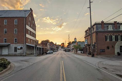 This Small Missouri Town Will Change the Way You Think About Midwest Wines