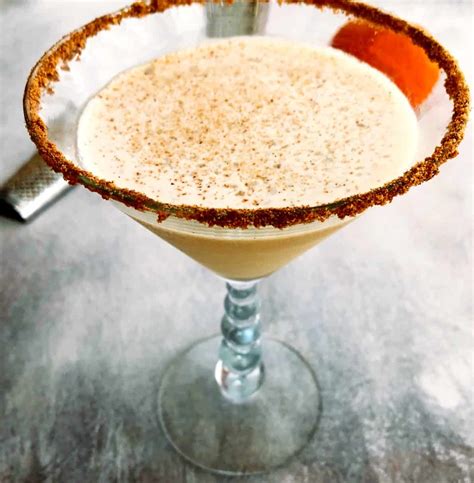 Pumpkin Spice Martini - Thanksgiving Cocktail - EmilyFabulous