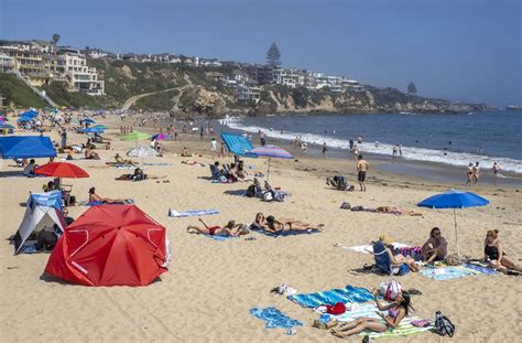 Warm Weather Brings Beachgoers to Newport Beach - Newport Beach News