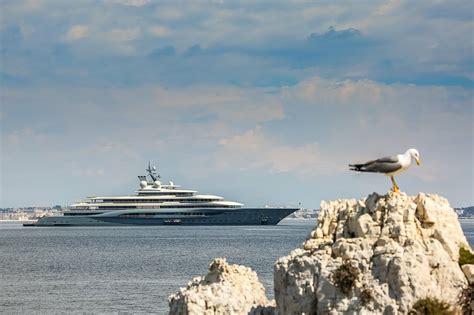 FLYING FOX Yacht • Dmitry Kamenshchik $400M Superyacht