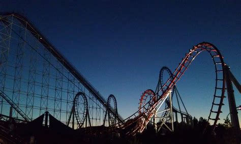 Viper at Six Flags Magic Mountain (Valencia, California) Been there ...