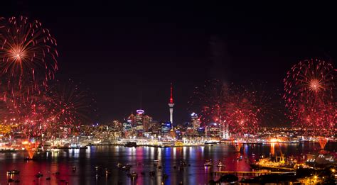 Fireworks over Auckland - Landscape photography - Firefly Photography