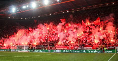 Erst Pyroshow, dann Erlösung: FCK-Fans feiern Derbysieg | Der Betze brennt