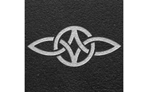 an image of some kind of logo on the back of a cell phone case that says, somam gol search ...