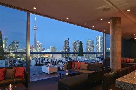 1 Hotel Toronto (Canada) - Infinity Pools