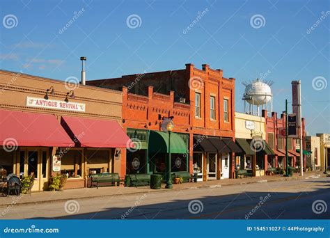 GRAPEVINE, TARRANT COUNTY, TEXAS, USA - JULY 24, 2019: Main Street in ...